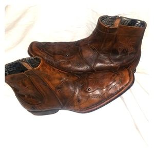 Mens boots. All leather. lightly worn & well kept.